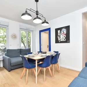Cmg Place Saint Fargeau 1 France